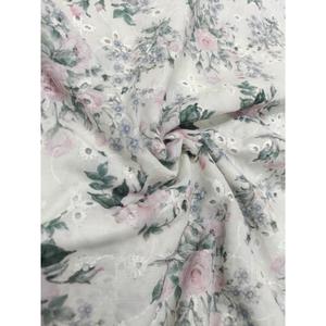 Tela de Polialgodón Schiffli con Estampado Digital Más Vendida para Prendas de Vestir, Textiles para el Hogar y Uso en Boutiques, Disponible para la Venta - Product Image 1