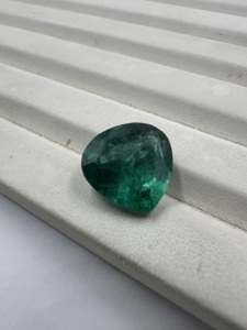 Esmeralda natural de Zambia en forma de corazón de 11.44 quilates, verde intenso, piedra preciosa suelta para la elaboración de joyas. - Product Image 6