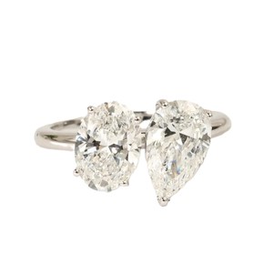 Bague Toi et Moi à deux pierres en or massif 10K 14K 18K, sertie à griffes, avec diamants de laboratoire ovales et en forme de poire, couleur DEF, clarté VS VVS, certifiée IGI - Product Image 2