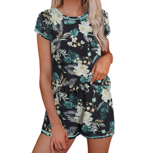 Conjunto de camiseta y pantalones cortos para mujer con diseño de sublimación al mejor precio, ropa informal de dos piezas para exteriores, conjunto deportivo. - Product Image 1