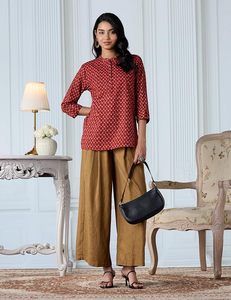 Women's <b>Red</b> Printed Mandarin Collar Three Quarter Sleeve Casual Pullover Top - Product Image 2
