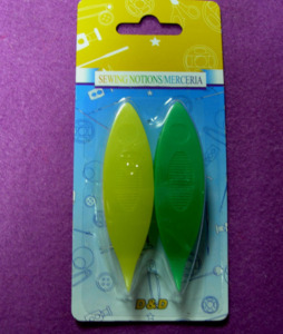 AA0142 ชัตเทิลพลาสติกสีฟ้าขนาดเล็กทรงสี่เหลี่ยมสำหรับงานถักไหมพรม อุปกรณ์เย็บผ้า เป็นมิตรกับสิ่งแวดล้อม ทนทาน พกพาสะดวก ใช้งานง่ายและสะดวกสบาย - Product Image 2