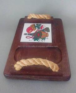 ถาดเสิร์ฟไม้แบบใหม่ พร้อมหูจับโลหะ สีและขนาดสั่งทำได้ แบรนด์ Tayyab Handicraft สำหรับเครื่องครัวขายดี - Product Image 2