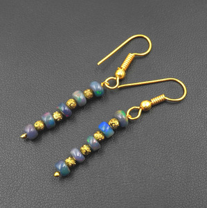 ต่างหูประดับโอปอลเอธิโอเปียสีดำหลายเฉด, ทอง 14K, พลอยสีรุ้งธรรมชาติ - Product Image 4