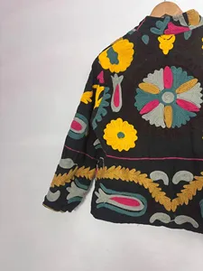 Chaqueta Suzani Negra Bordada de Estilo Vintage, Arte Floral Tradicional, Ropa Exterior Étnica Bohemia para Mujer - Product Image 5