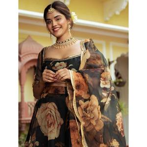 Lehenga choli พิมพ์ลายแบบดั้งเดิมสีดำ - Product Image 2