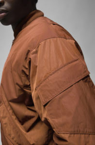 Blouson bomber en satin polyester pour homme, style streetwear, tissu polyester satiné, coupe oversize, personnalisation du logo de votre marque. - Product Image 6