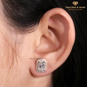 Pendientes de Diamantes Cultivados en Laboratorio CVD con Corte Radiante Halo de 3 Quilates, Claridad VVS2, Color E, para Ocasiones Únicas, Certificados por IGI, Oro Sólido de 14K - Product Image 4
