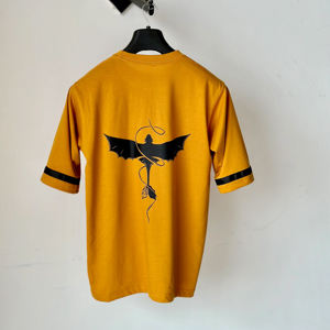 เสื้อยืดแขนสั้นคอวีสำหรับผู้ชาย แห้งเร็ว เหมาะกับกีฬาฤดูร้อน ดีไซน์แฟชั่นสั่งทำได้ ทรงโอเวอร์ไซส์ เท่ห์ เป็นมิตรกับสิ่งแวดล้อม ผลิตด้วยเทคนิคการพิมพ์แบบซับลิเมชั่น เนื้อผ้าถักคุณภาพสูง - Product Image 4