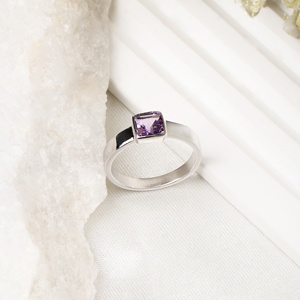 Bague artisanale en argent sterling 925 massif avec améthyste sertie clos, bijou naturel de haute qualité pour la guérison des chakras, idéale pour les mariages - Product Image 3