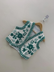 Chaleco Bohemio Vintage Hecho a Mano con Cuentas de Algodón, Cuello en V, un Solo Botón, Corto y sin Mangas para Mujer - Estilo Festival - Product Image 1