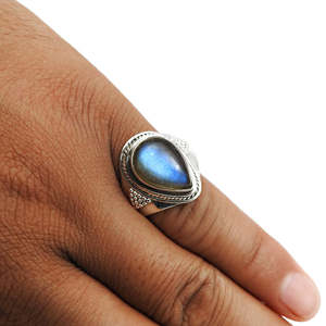 Bague élégante en labradorite, en argent sterling 925, faite à la main, coupe goutte d'eau, bijoux bohèmes, disponible à un prix raisonnable - Product Image 4