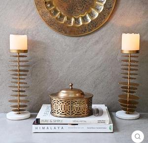 Candelabro de Latón con Base de Mármol, Lámpara de Mesa Decorativa para Sala de Estar, Diseño Contemporáneo - Product Image 1