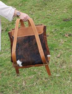 กระเป๋าเป้หนังแท้สไตล์เรียบง่าย ปิดด้วยซิป ปรับแต่งลายตัวอักษรได้-กระเป๋าเดินทางใส่แล็ปท็อปไปโรงเรียนสไตล์วินเทจ รุ่น HNBP-0088 - Product Image 2