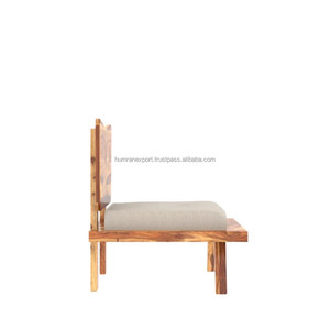 โซฟาไม้ที่มีเสน่ห์พร้อมหมอนอิงหรูหราเหมาะสำหรับบรรยากาศห้องนั่งเล่นแบบชนบท - Product Image 2