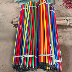 Escoba con mango de madera natural, duradera y ecológica, con cerdas de plástico duro y cabezal de PVC para limpieza doméstica - Product Image 1