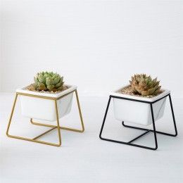 Maceta minimalista de hierro negro con patas de alambre dorado, diseño minimalista, decoración interior para plantas verdes - Product Image 3