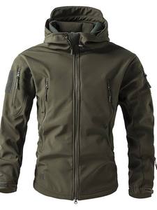Veste tactique softshell multi-poches pour homme avec logo personnalisé, capuche réglable, style randonnée et chasse - Product Image 2