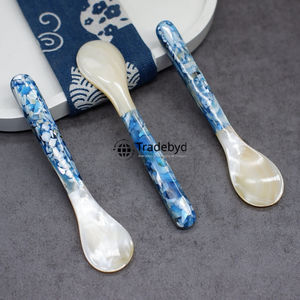 Cuillère élégante incrustée de nacre, accessoire de cuisine de luxe Tradebyd - Product Image 1