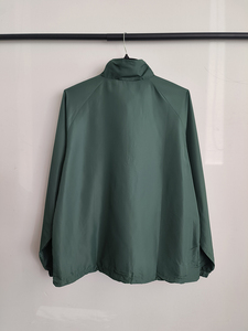 ชุดวอร์มกันลมสำหรับผู้ชาย ผลิตจากโพลีเอสเตอร์ เสื้อแจ็คเก็ตกันลมแบบสวมหัว ชุดกีฬา ชุดออกกำลังกาย เสื้อผ้าสตรีทแวร์ รับผลิตแบบ OEM ODM - Product Image 5