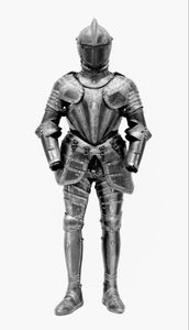 Armure complète en métal de style Renaissance, design tendance, conçue pour l'exposition en musée et les collections historiques - Product Image 3