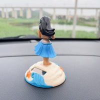 Poupée à tête oscillante en jupe hawaïenne, jouet solaire dansant, ornement de voiture, cadeau de dessin animé