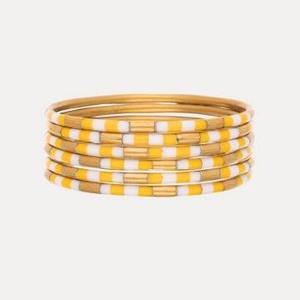 Bracelets en résine de qualité supérieure avec incrustation élégante en laiton, bijoux de costume multicolores pour un port élégant - Product Image 5