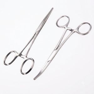 Pinces hémostatiques compactes de 4,5 pouces dotées d'un mécanisme de verrouillage précis, idéales pour une fixation sécurisée et délicate des vaisseaux. - Product Image 2