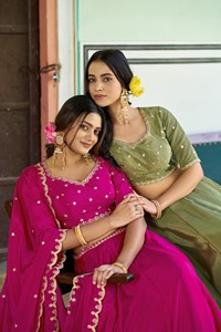 Lehenga Choli de Seda Chinon con Diseño Étnico Tradicional Indio, con Bordado de Lentejuelas, para Vestido de Boda, para Mujer - Product Image 5