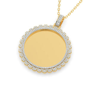 Colgante de medallón redondo chapado en oro con borde festoneado brillante, personalizable con grabado, estilo hip hop, collar de moissanita - Product Image 3