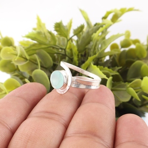 Anillo de piedra preciosa de calcedonia natural Aqua hecho a mano por un diseñador, en plata de ley 925, joyería para mujeres, ideal para regalos de fiesta. - Product Image 1