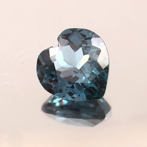 Pierre précieuse en tourmaline bleu-vert du Mozambique en forme de cœur, naturelle, taillée, haute clarté, qualité supérieure, pour la fabrication de bijoux - Product Image 3