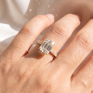 แหวนหมั้นเพชรทรงเรเดียนท์คัท VVS เพชรสังเคราะห์จากแล็บ ขายดี ทองคำขาว 14K ประดับเพชรแบบ Pave Band เครื่องประดับเจ้าสาว - Product Image 2