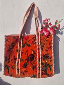 Bolso Tote Reversible Acolchado de Terciopelo con Estampado de Aves – Bolso de Hombro XL para Mujer – Logotipo Personalizado – Bolso de Moda para Viajes y Compras - Product Image 4