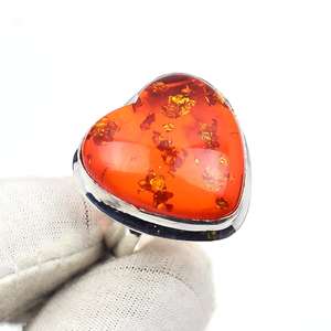 Bague en ambre de la Baltique en forme de cœur, bijoux faits à la main en argent sterling, cadeau original pour femmes et hommes - Product Image 2