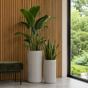 Jardinière cylindrique blanche Hieta Garden pour extérieur, pot en fibre de verre côtelé, style moderne, décoration de jardin intérieur et patio, 2 tailles - Product Image 3