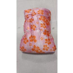 Suministro al por mayor de tela satinada estampada con diseños vibrantes para la producción de prendas de vestir disponible con calidad y precio de exportación. - Product Image 6