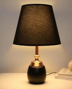 Lámpara de Mesa Moderna de Cerámica con Pantalla de Tela Negra Estilo Empire y Base Dorada para Sala de Estar o Dormitorio - Product Image 4