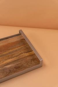 Bandeja Rectangular de Madera Natural de Lujo al por Mayor, Plato para Hotel con Elegante Marco de Metal Plateado y Diseño Sofisticado - Product Image 3