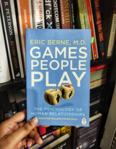 Jeux auxquels les gens jouent par Eric Berne, livre broché sur le comportement humain et les jeux mentaux - Product Image 4