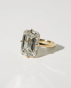 แหวนเพชรทรงเอเมอรัลด์ 9.25 กะรัต เพชรเลี้ยงในห้องปฏิบัติการ ทองคำขาว 14K แหวนหมั้นแบบ 4 กรงเล็บ วงแหวนขนาด 2 มม. ของขวัญสุดหรู - Product Image 2