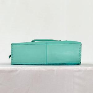 Bolso Tote de Cuero Genuino Turquesa con Patrón Floral Grabado, Cierre de Cremallera, Estilo Bohemio, para Uso Diario - Product Image 4