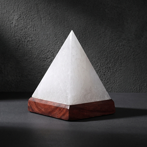 Lampe de sel de l'Himalaya blanche, style cristal naturel, pour la décoration de la chambre et du bureau, avec une forme unique et un intérieur élégant - Product Image 5
