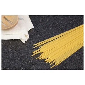 Pâtes spaghetti originales de qualité supérieure, fabriquées à partir de semoule de blé dur de haute qualité pour une préparation culinaire authentique à l'italienne. - Product Image 3