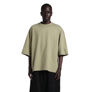 T-shirt oversize vert sauge pour homme, col montant, coupe carrée, épaules tombantes, en coton, style streetwear, vente en gros - Product Image 1