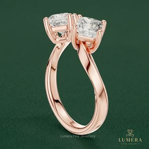 Anillo de dos diamantes cultivados en laboratorio con corte princesa doble y banda abierta entrecruzada, regalo de cumpleaños para una persona especial - Product Image 3