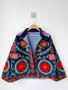 Manteau d'hiver bohème ethnique vintage tendance, élégant, en velours, brodé Suzani, doublure en coton réversible, fait main, design tendance - Product Image 1