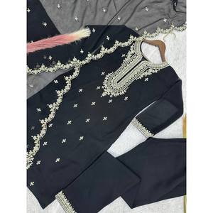 Conjunto de Traje para Mujer con Top, Pantalón y Dupatta, con Bordado y Trabajo de Lentejuelas - Product Image 4