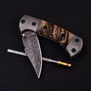 Cuchillo plegable personalizado de acero de Damasco con punta de cuchillo, mango de madera y diseño de perilla para el pulgar, cuchillo de caza - Product Image 6