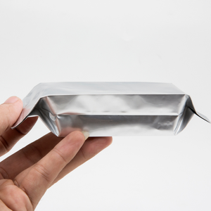 Sacs en plastique LDPE/HDPE/PA de qualité alimentaire, durables et économiques, avec fermeture éclair scellée sur le dos et soufflets latéraux, fabrication OEM/ODM au Vietnam - Product Image 4